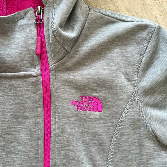 The North Face Lightweight Jacket - Picture 2 of 10